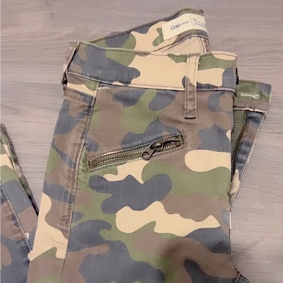 GAP jeans mid rise camo - Picture 9 of 13